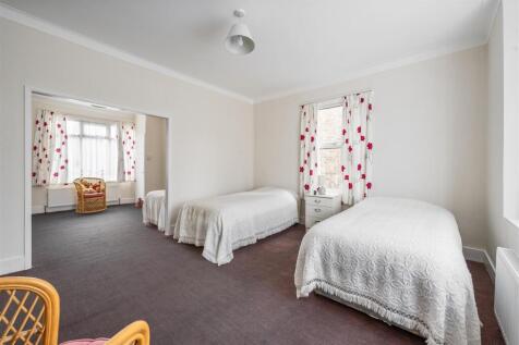 Chingford Avenue E4