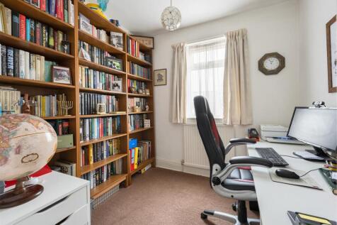 Chingford Avenue E4