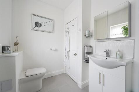 Chingford Avenue E4