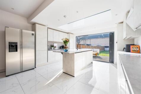 Ainslie Wood Road E4