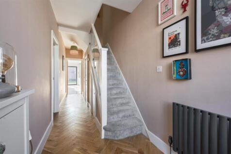 Ainslie Wood Road E4