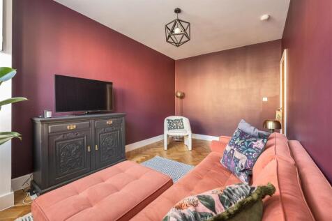 Ainslie Wood Road E4