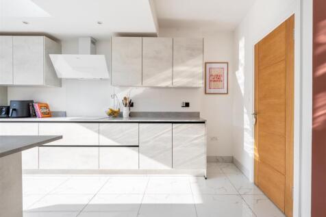 Ainslie Wood Road E4