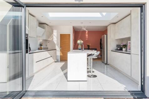 Ainslie Wood Road E4