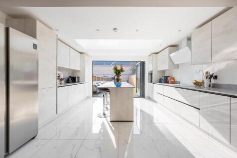 Ainslie Wood Road E4