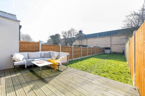 Ainslie Wood Road E4