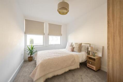 Ainslie Wood Road E4