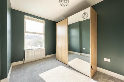 Ainslie Wood Road E4