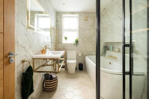 Ainslie Wood Road E4