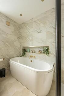 Ainslie Wood Road E4
