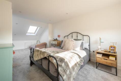 Ainslie Wood Road E4