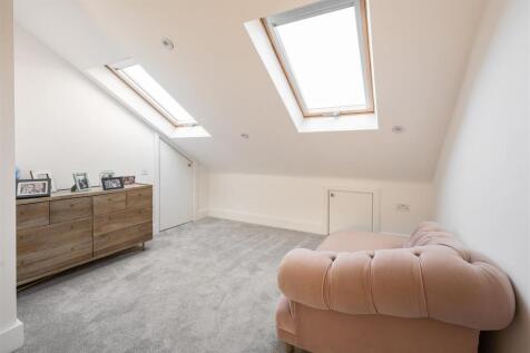 Ainslie Wood Road E4