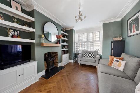 Selwyn Avenue E4