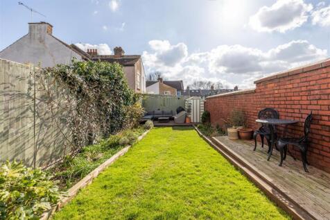 Selwyn Avenue E4
