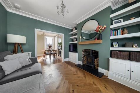 Selwyn Avenue E4