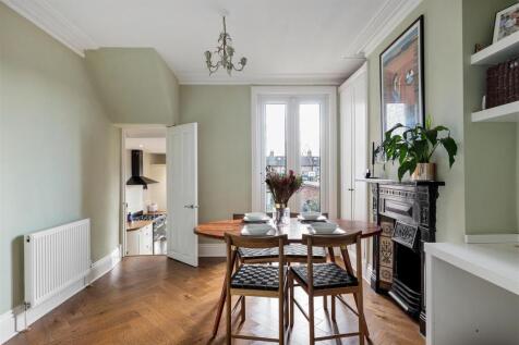 Selwyn Avenue E4