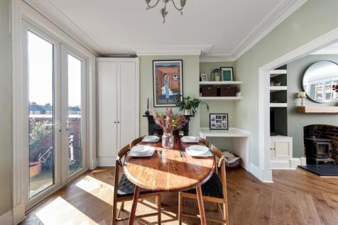 Selwyn Avenue E4