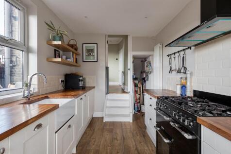 Selwyn Avenue E4