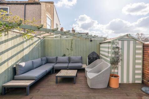 Selwyn Avenue E4