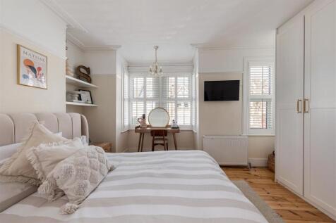 Selwyn Avenue E4