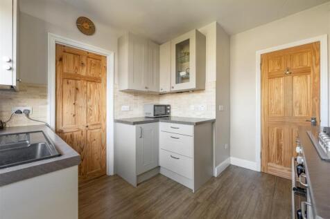Heathcote Grove E4