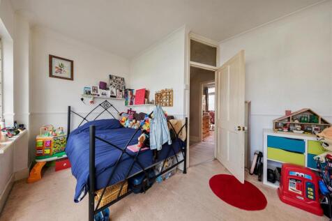 Nelson Road E4