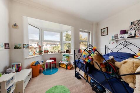 Nelson Road E4