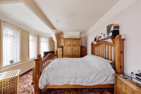 Nelson Road E4
