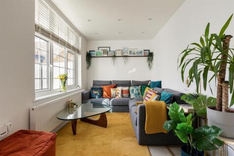 Edward Avenue, E4