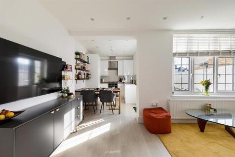 Edward Avenue, E4