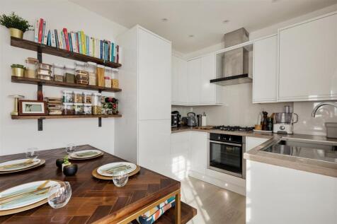 Edward Avenue, E4