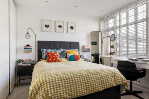 Edward Avenue, E4