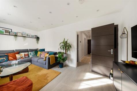 Edward Avenue, E4