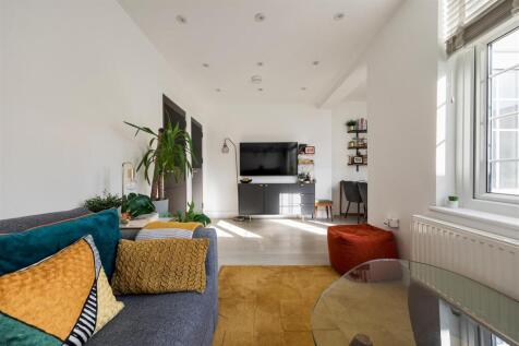 Edward Avenue, E4