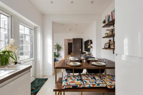 Edward Avenue, E4