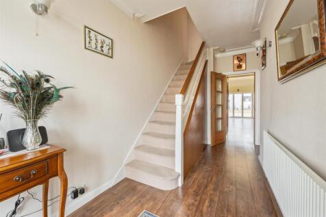 Hall Lane E4