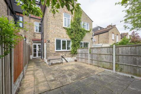 Lyndhurst Road, E4