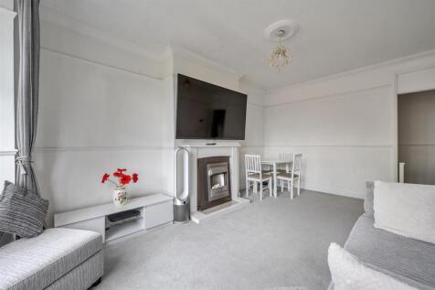Seymour Court E4