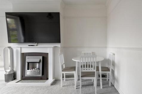 Seymour Court E4