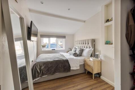 Wyemead Crescent, E4