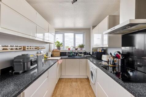 Wyemead Crescent, E4