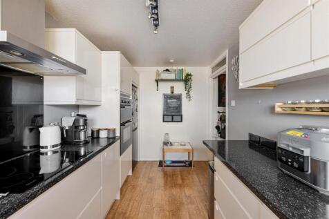 Wyemead Crescent, E4