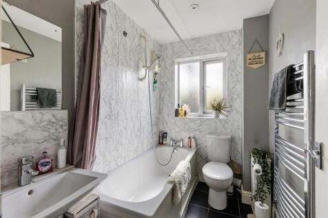 Wyemead Crescent, E4