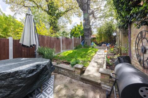 Wyemead Crescent, E4