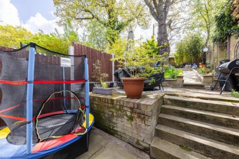 Wyemead Crescent, E4