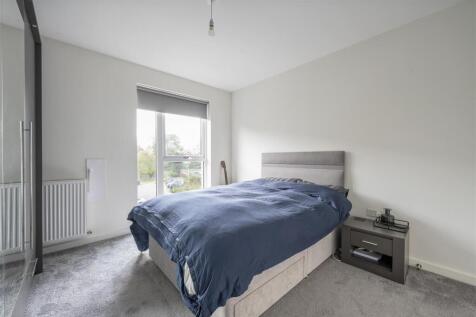 Merriam Close, E4