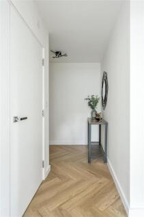 Merriam Close, E4