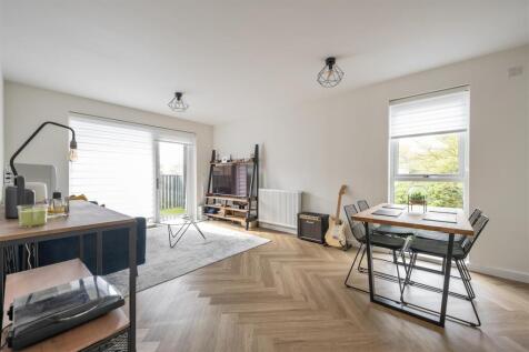 Merriam Close, E4