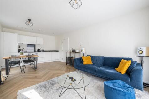 Merriam Close, E4