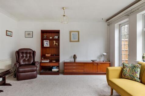 Harman Close, E4